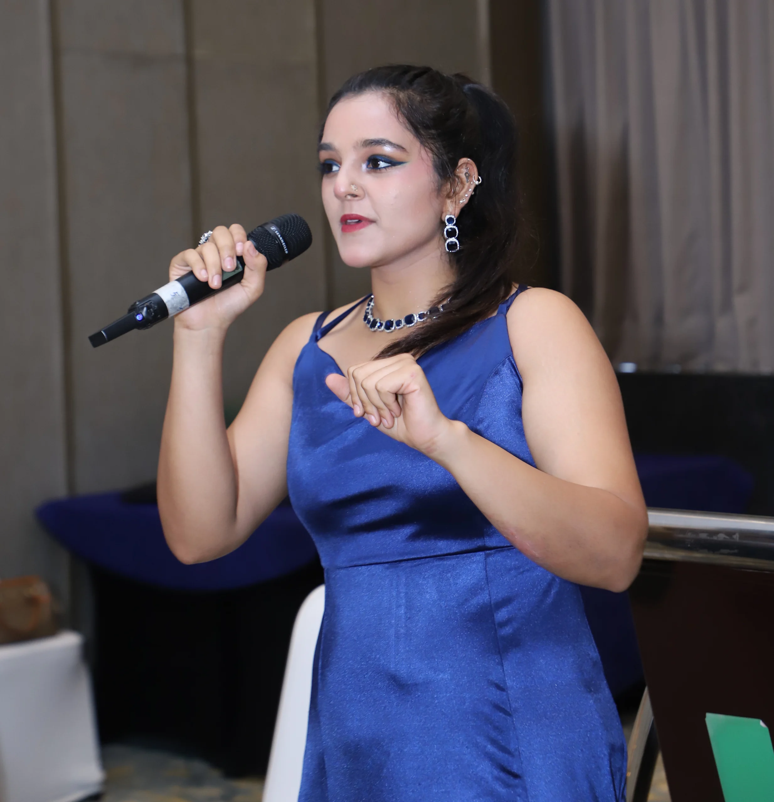 Tushti Galhotra professional event anchor presenting on stage